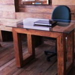 Reciclying wood office desk
